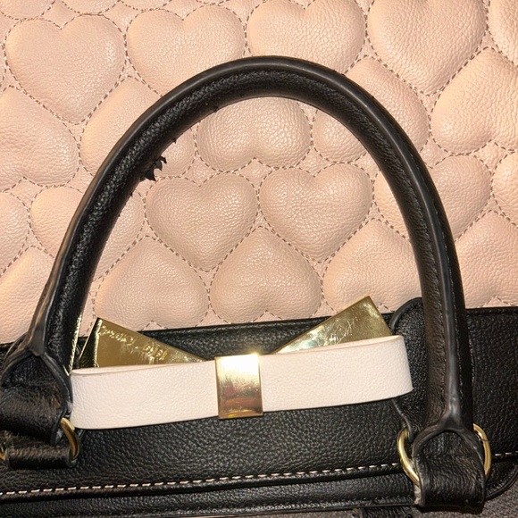 Betsey Johnson Black and Cream Quilted Handbag - Picture 4 of 11
